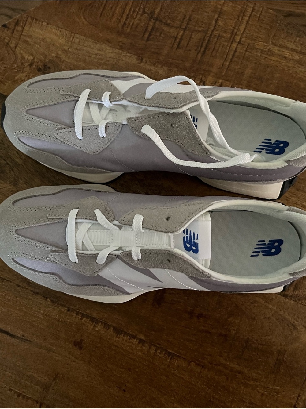 New Balance Kids(or Women’s) 327 Light Grey and White Retro Runner NEW - Picture 3 of 5